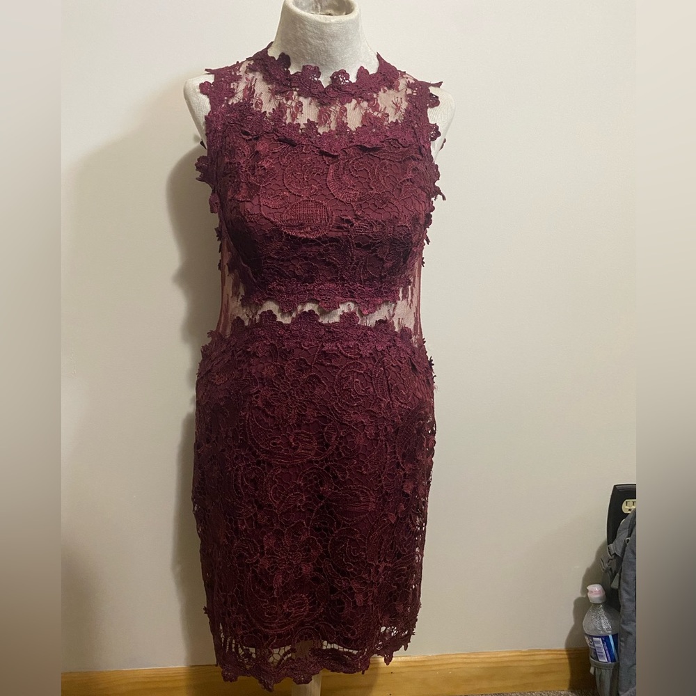 Burgundy bodycon dress with lace back